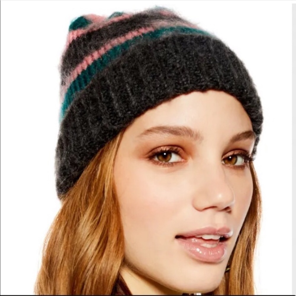 🎀 5/$20 🎀 NWT Topshop Striped Knit Beanie